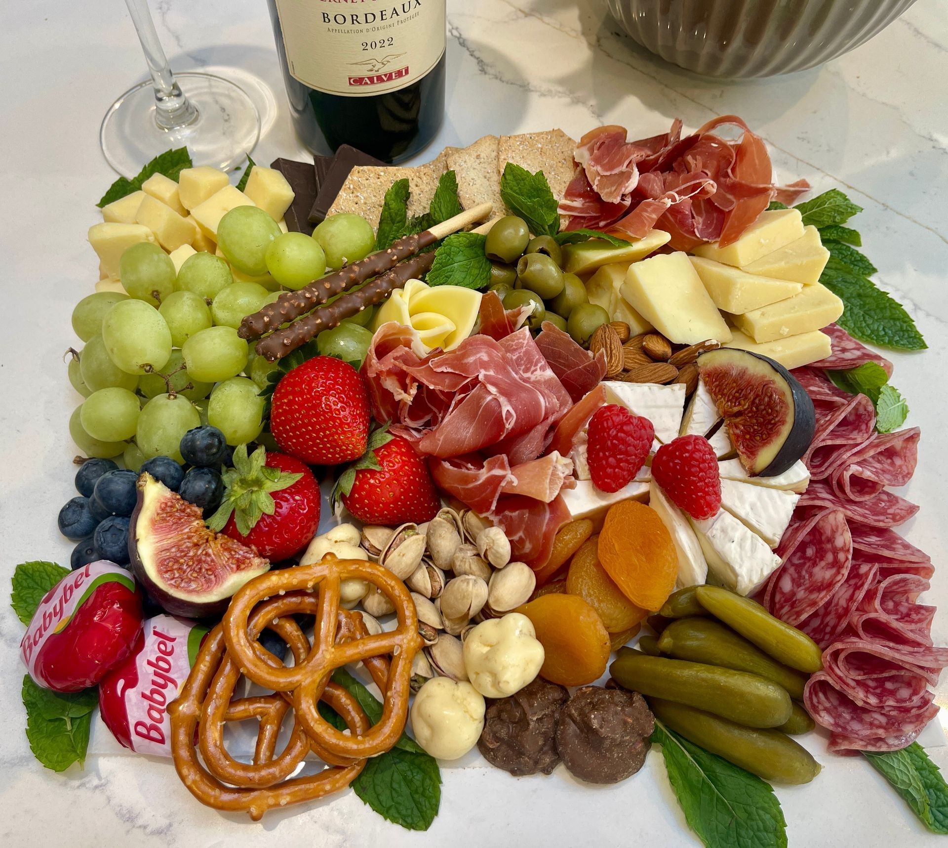 Small charcuterie board. It serves approximately 4-8 guests. Size 16"x12"