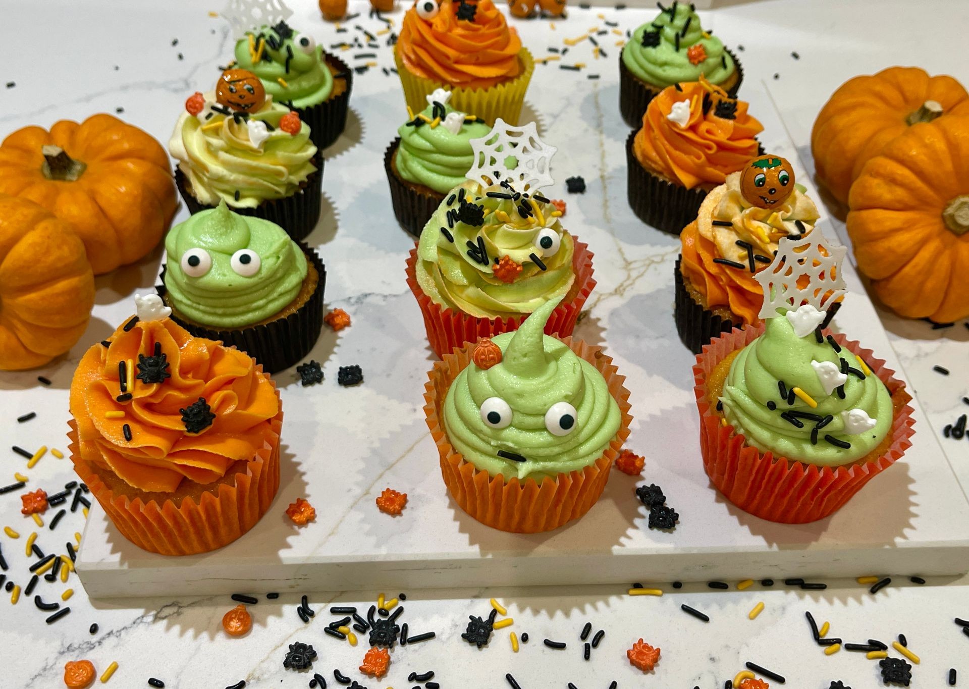 12 Halloween cupcakes. For more designs please check our Instagram page.